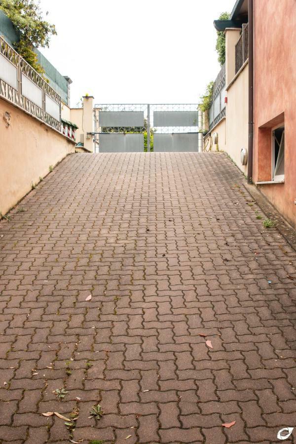 2-Bedroom Apt, With Balcony & Aircondition - 50 M From The Beach Marina di Pietrasanta Kültér fotó
