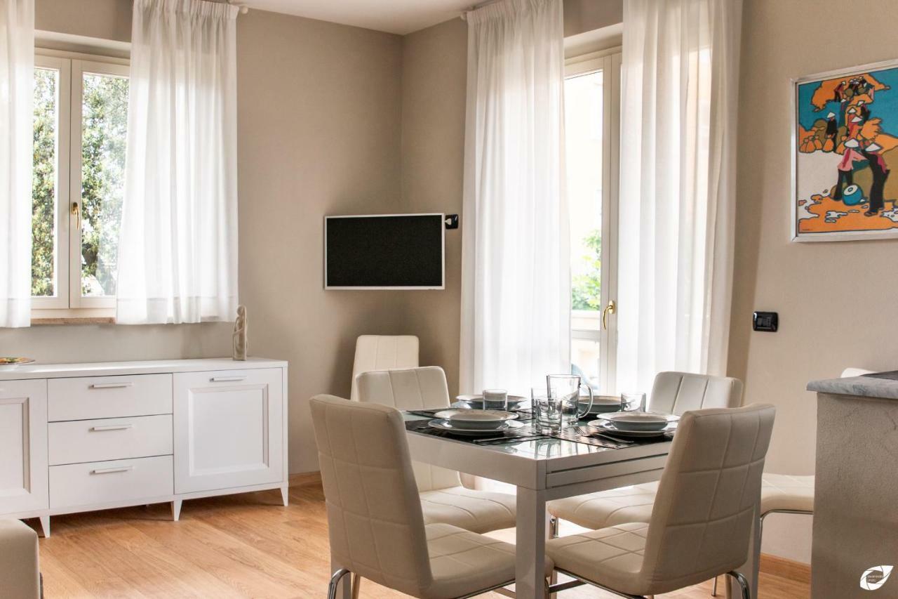 2-Bedroom Apt, With Balcony & Aircondition - 50 M From The Beach Marina di Pietrasanta Kültér fotó