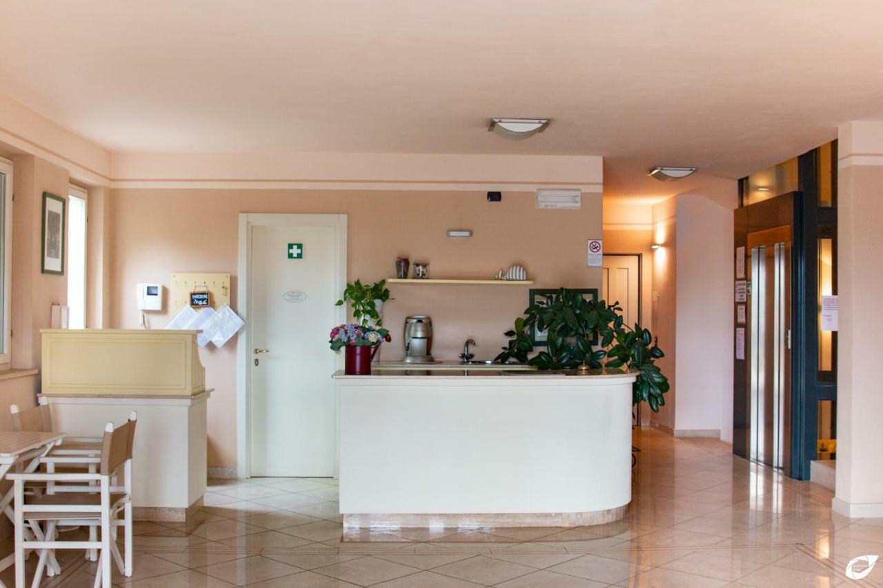 2-Bedroom Apt, With Balcony & Aircondition - 50 M From The Beach Marina di Pietrasanta Kültér fotó