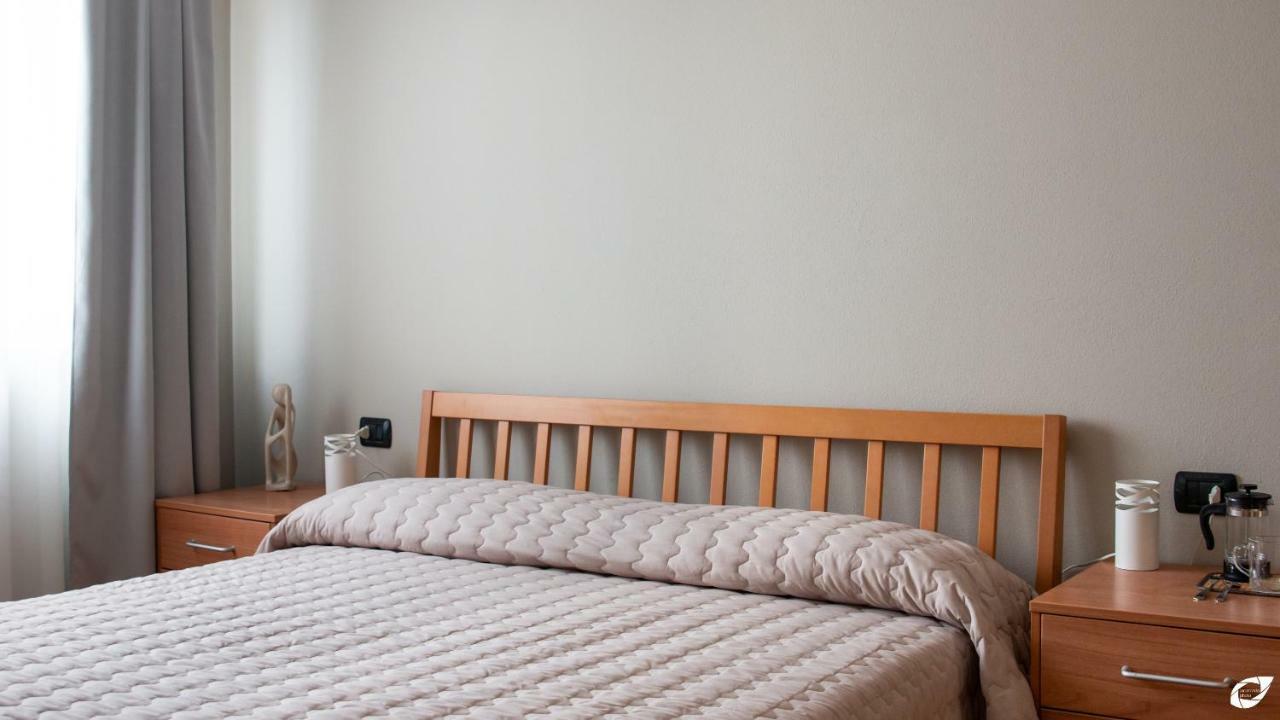 2-Bedroom Apt, With Balcony & Aircondition - 50 M From The Beach Marina di Pietrasanta Kültér fotó