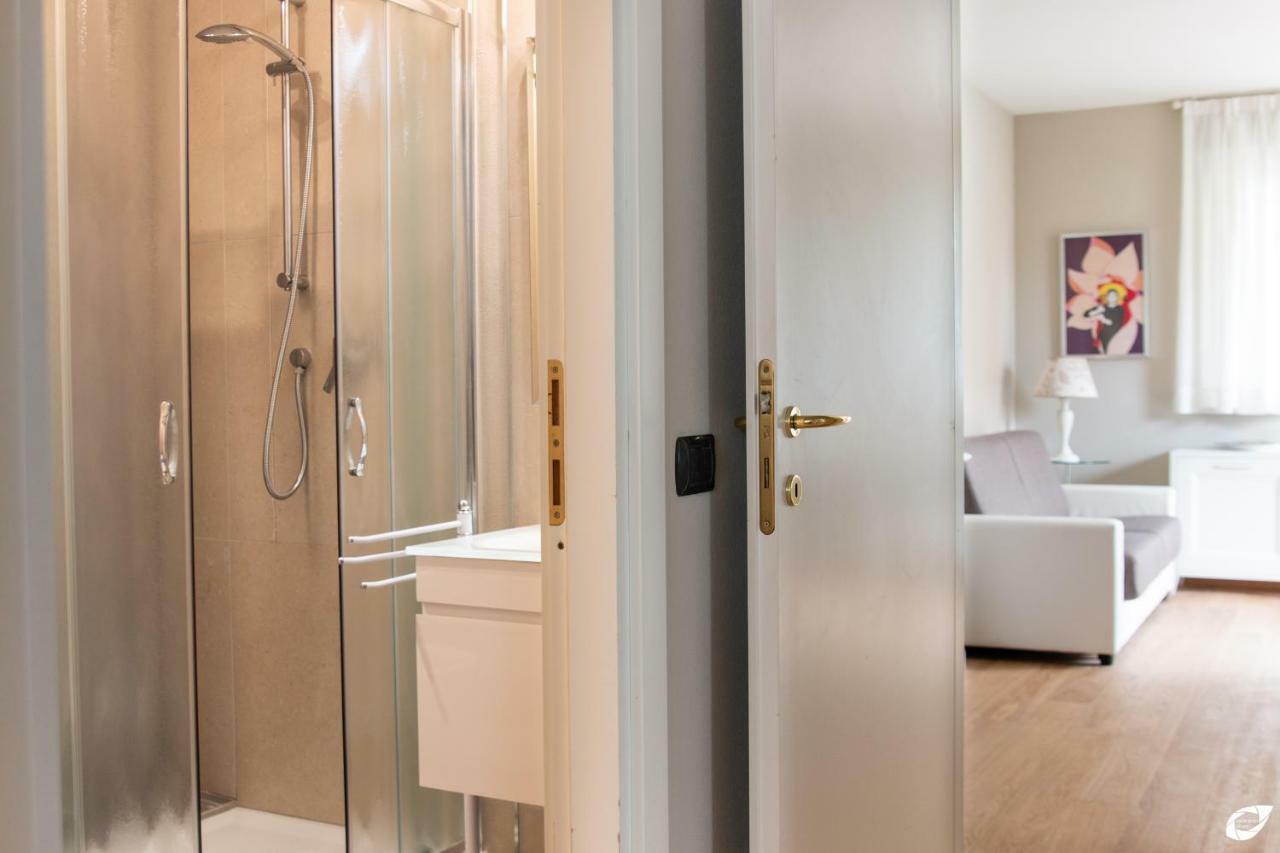 2-Bedroom Apt, With Balcony & Aircondition - 50 M From The Beach Marina di Pietrasanta Kültér fotó