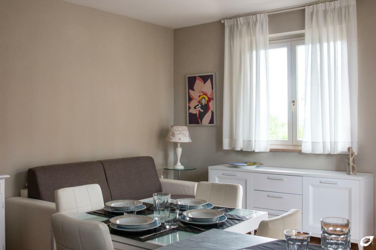2-Bedroom Apt, With Balcony & Aircondition - 50 M From The Beach Marina di Pietrasanta Kültér fotó