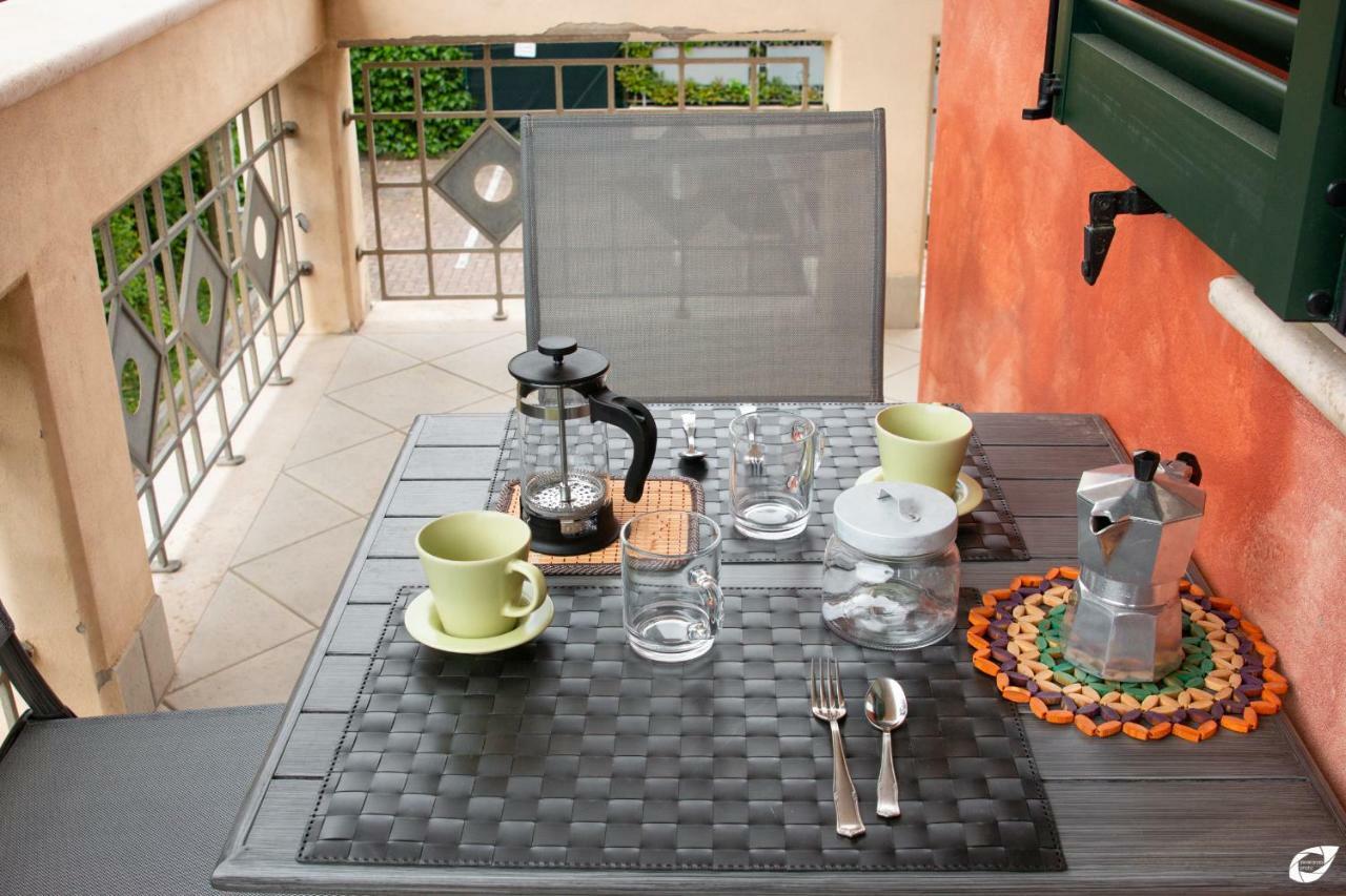 2-Bedroom Apt, With Balcony & Aircondition - 50 M From The Beach Marina di Pietrasanta Kültér fotó